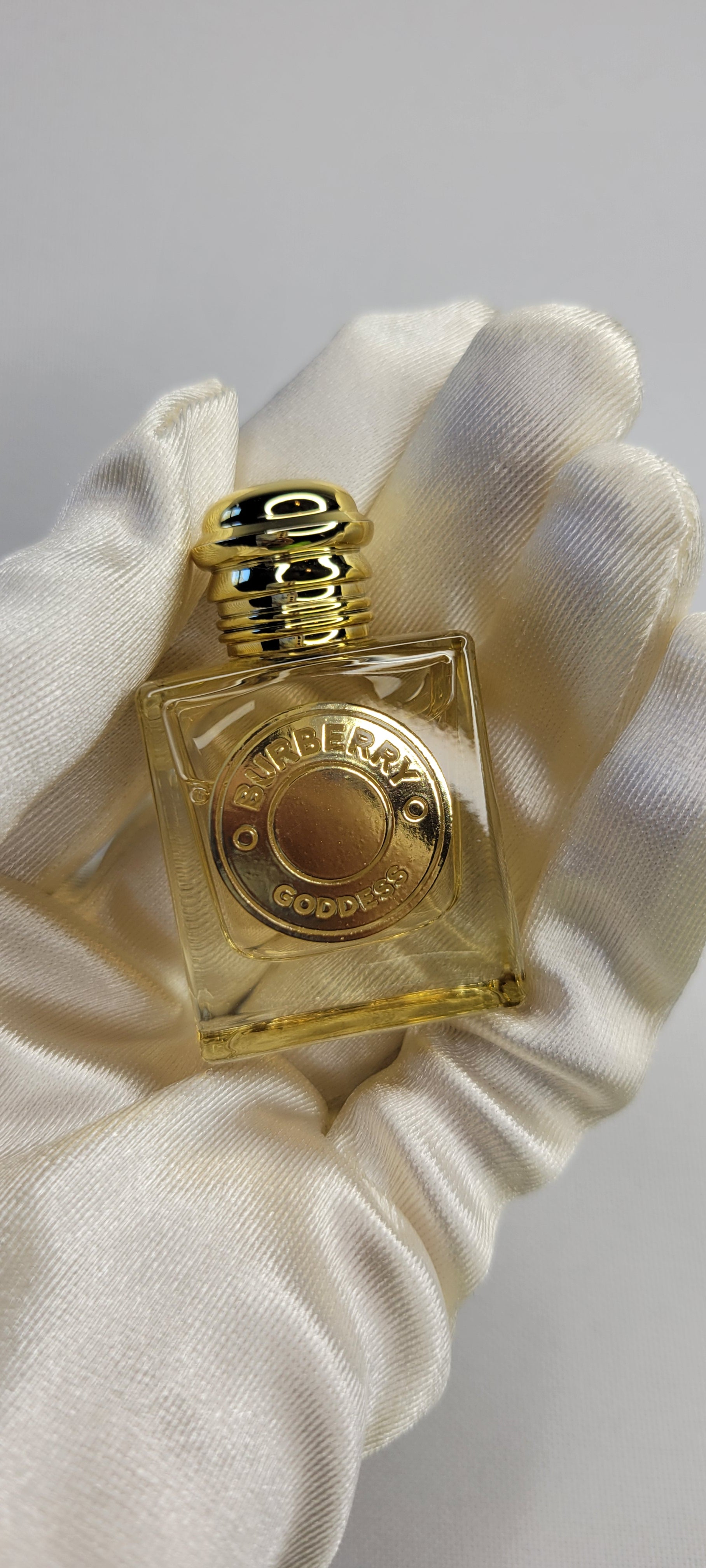🌸 Burberry – Goddess Eau de Parfum (Mini)